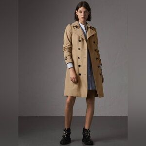 NWT Burberry Women’s Classic Beige Trench Coat US 6
